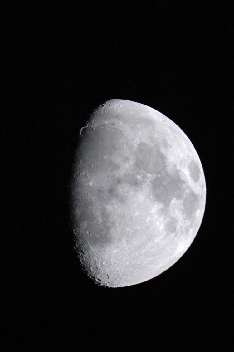 photo de lune gibbeuse